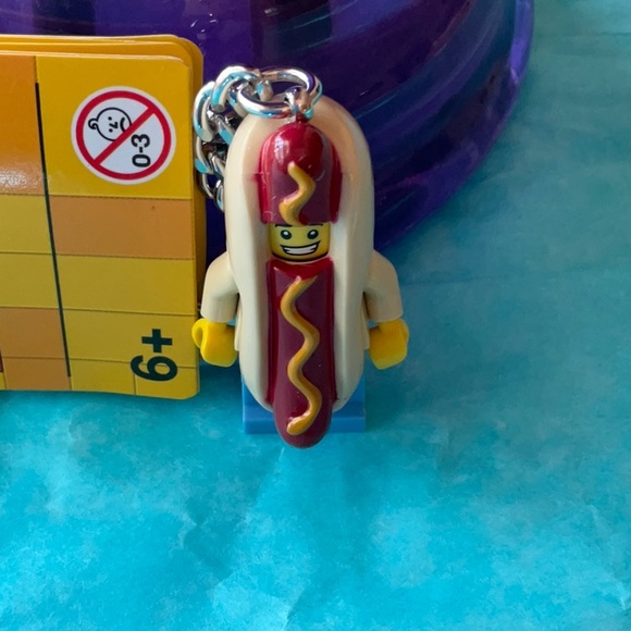 🌭LEGO HOTDOG GUY KEYCHAIN 🌭NWT 🌭 - Picture 12 of 16